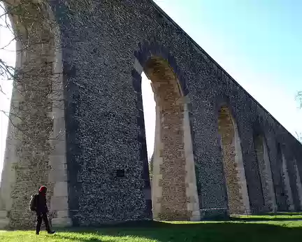 011 L’aqueduc de Marly, long de 643 mètres, est composé de 36 arches. Classé monument historique depuis 1933