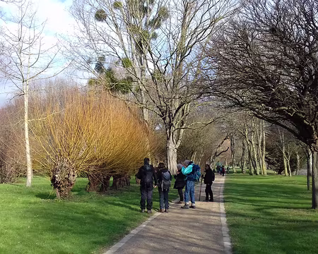 033 Arrivée au parc Corbière (Le Pecq), lieu idéal pour le pique-nique