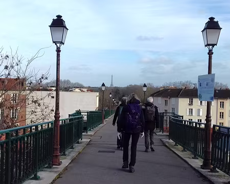 017 La passerelle de l’Avre relie Saint-Cloud à Paris (bois de Boulogne)