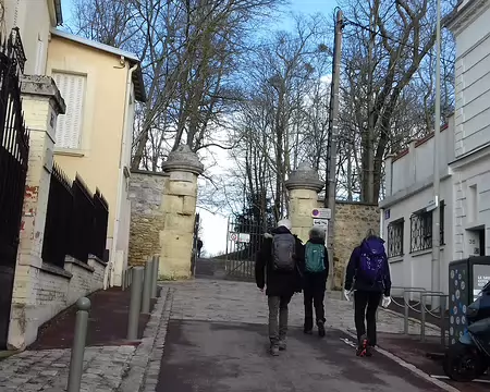 004 Départ de Ville-d’Avray en début d’après-midi pour une randonnée de 12 km jusqu’à Paris via le parc de Saint-Cloud et le bois de Boulogne. Accès au parc de...