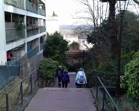 015 Passage sous la voie ferrée en direction de la Seine