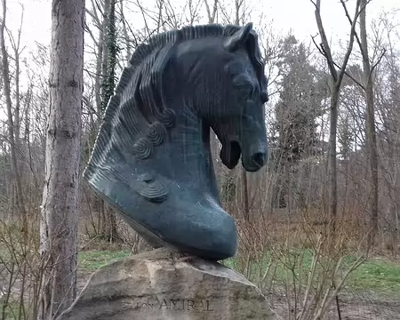 037 L’étalon Amiral, statue en bronze réalisée par le sculpteur japonais Yasuo Mizui en 1963