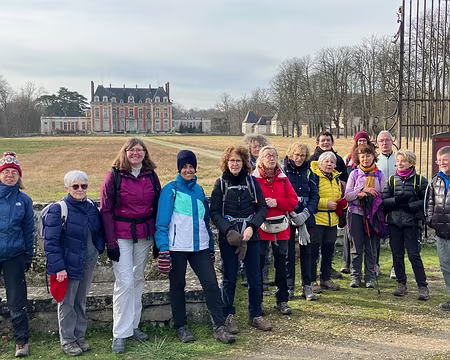 IMG_8239 Devant le château de La Grange, « hôtel de prestige » mais qui paraît abandonné