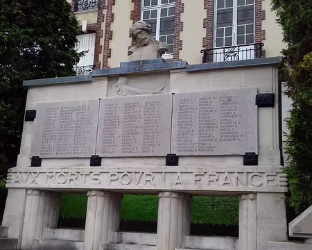 010 Le monument aux morts de Thiais