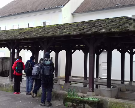 014 Près de l’église, la fontaine-lavoir de Thiais reconstruite en 1843 (Claude Naissant)