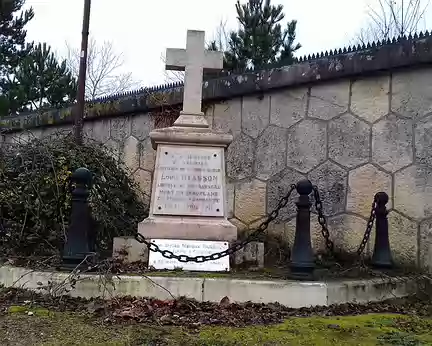 004 Monument à la mémoire de Louis Byasson mort en service commandé dans son aéroplane qui s’est écrasé à Coignères le 14 avril 1911