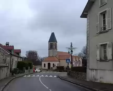 028 L’église Saint-Rémy au cœur du village