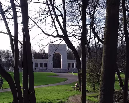 029 Le Mémorial de l’Escadrille Lafayette (1928) dans le parc de Villeneuve-l’Etang (Marnes-la-Coquette)