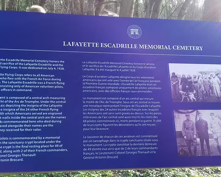030 Ce mémorial a été érigé en mémoire des aviateurs américains volontaires de l’Escadrille Lafayette engagés durant la première guerre mondiale