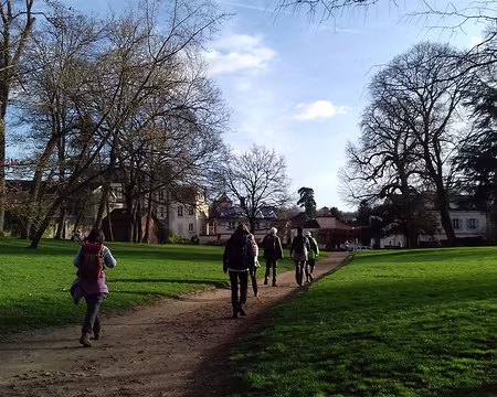 039 Arrivée à Marnes-la-Coquette par la grille du square Pasteur