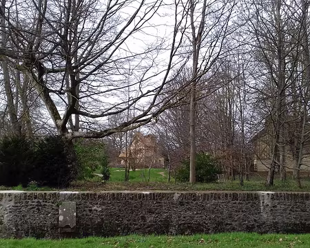 002 Le Hameau de la Reine, construit pour Marie-Antoinette (1783-1785), vu de l’allée Saint-Antoine