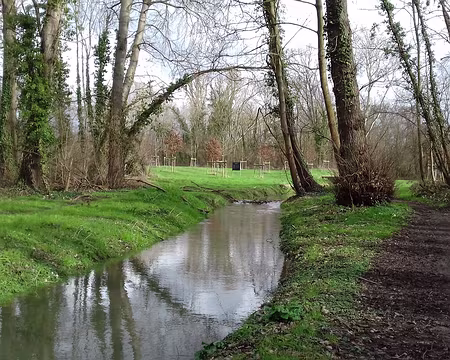 017 Le ru de Gally, long de 22 km, est un affluent de la Mauldre (confluent à l’aval de Beynes)