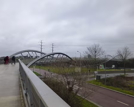 P1180711 Passerelle de la Végétale (coulée verte de 20 km entre Créteil et Santeny) enjambant l'A86
