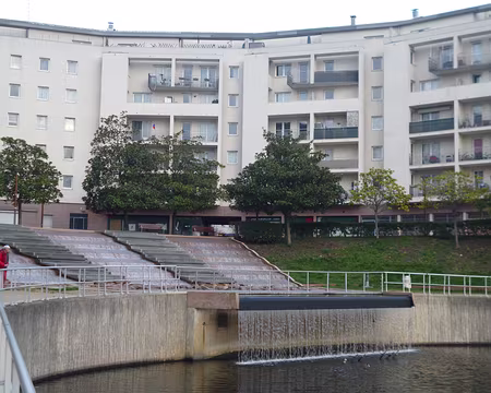 P1180751 Quartier du Port