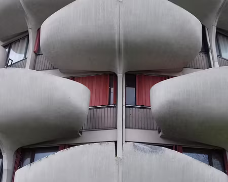 022 Les balcons donnent aux immeubles la forme de choux-fleurs