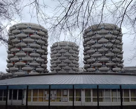 024 Les Choux, classés Patrimoine du XXème siècle en 2008, et l’école