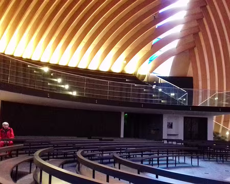 027 L’intérieur de la cathédrale