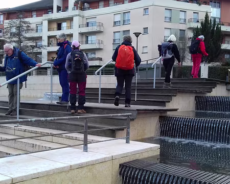 048 Direction la station de métro Pointe du Lac inaugurée en 2011