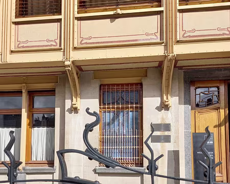 005 La marque de Victor Horta : la ligne en coup de fouet.