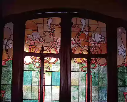 013 Porte avec vitraux en verre américain, un verre chenillé, ridé et opalescent inventé en 1876.