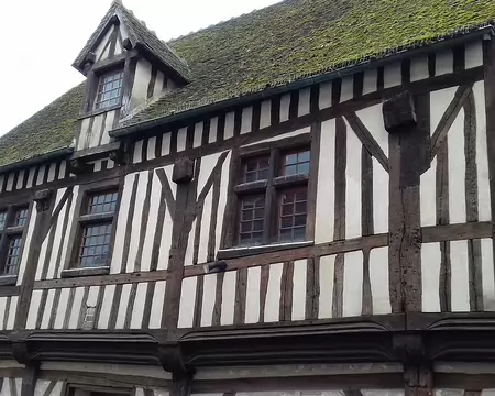 013 La maison Saint-Vincent de Paul, à Villepreux, était la deuxième maison des Filles de la Charité, congrégation religieuse fondée à Paris en 1655 par Vincent de...