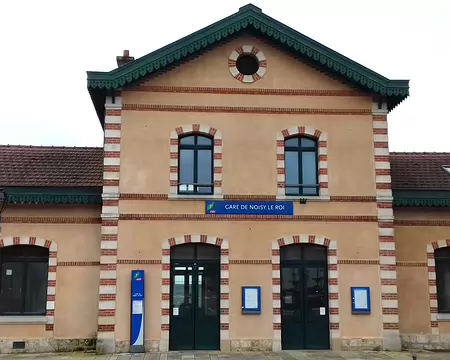 050 Fin de la randonnée à la gare Noisy-le-Roi (Tram T13). Merci Bernard pour cette belle randonnée dans la plaine de Versailles