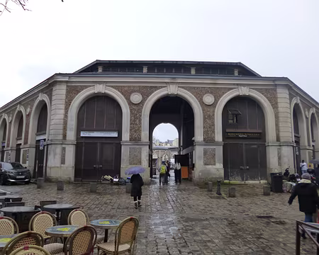 P1180775 - Copie Le marché Notre-Dame créé par Louis XIV composé de 4 carrés