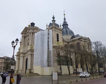 P1180816 La Cathédrale Saint-Louis, oeuvre de Jacques Hardouin-Mansart, inaugurée en 1754