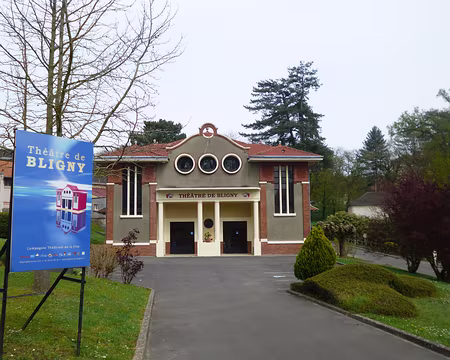 P1180890 Son théâtre