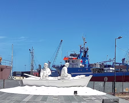 057 Caniçal, ancienne capitale de l'industrie de la baleine, aujourd'hui port industriel, notamment de la pêche au thon.