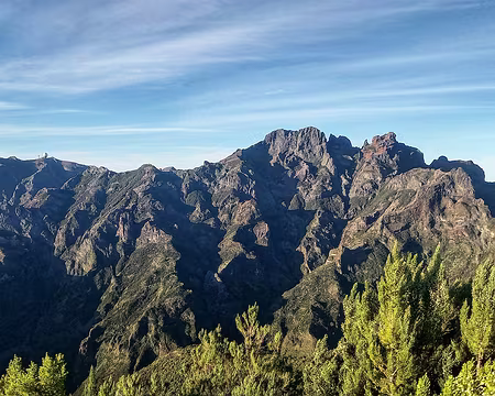 094 13-04-24 La chaîne centrale vue d'Achada da Texeira, à gauche le Pico do Aeerio.