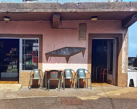 119 Café-épicerie à Santa. Il y a partout de ces petits commerces, dans des endroits isolés.