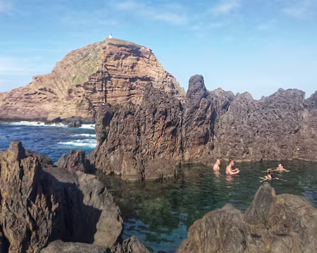 128 Piscines naturelles dans la lave à Porto Moniz.