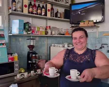 180 Sympathique petit café épicerie, comme partout.