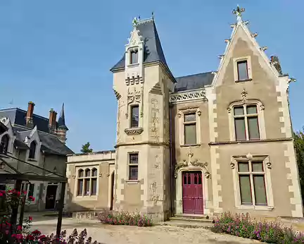 031 Le musée de Thouars est installé dans l'hôtel particulier de style néogothique édifié autour de 1870 par le docteur Henri Barré