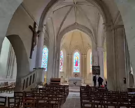 083 Église Saint-Pierre-de-Rest à Montsoreau. Elle est dédiée au Saint Patron des pêcheurs et date du XIIIe siècle