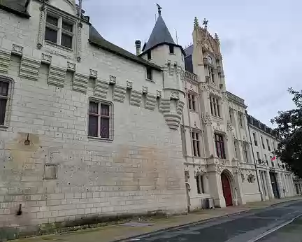 126 L'hôtel de Ville de Saumur est l'un des plus anciens du Val de Loire. Les premiers représentants élus de la ville s'y réunissent depuis le XVe siècle
