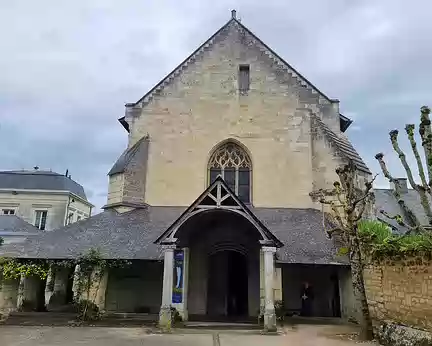 130 Village de Fontevraud-L'Abbaye : Église Saint-Michel XII – XV – XVIIIe siècles