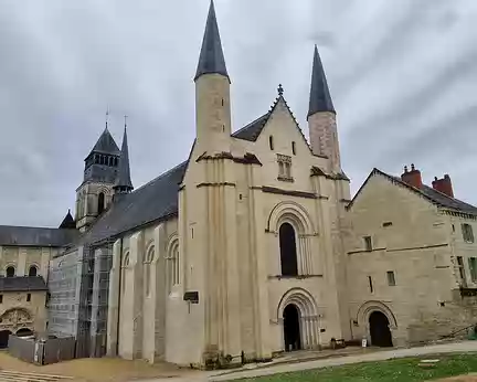 138 Établie sur 13 hectares, l'Abbaye royale de Fontevraud est la plus vaste cité monastique héritée du Moyen Âge