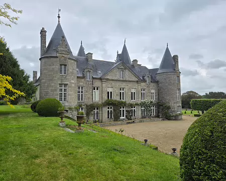 20240522_143918 Visite des jardins et du château de Kergrist