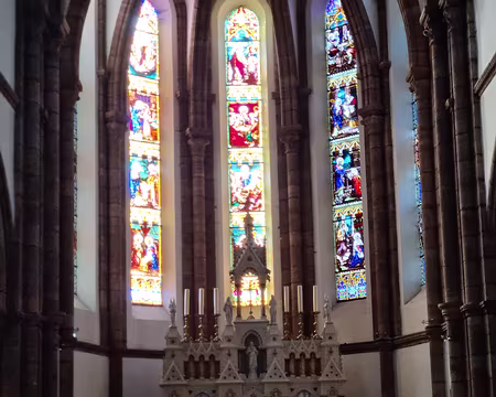 005 La pose de la première pierre aura lieu le 28 septembre 1879.