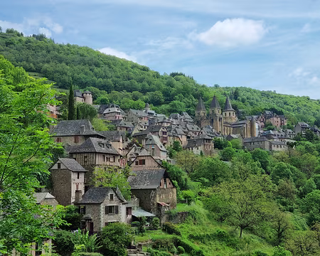 077 Vue sur Conques depuis la Chapelle Saint-Roch