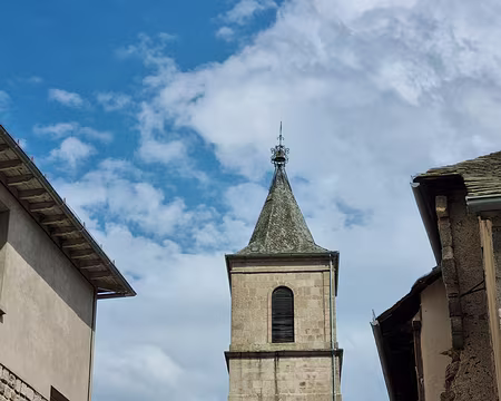 079 Église Saint-Georges d'Entraygues-sur-Truyère datant de la fin du XIXe siècle. Elle est simple et dépouillée