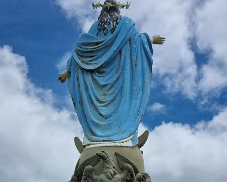 109 A gauche le Boeuf pour Luc, au centre l'Aigle pour Jean et à droite le Lion pour Marc