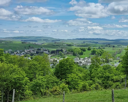 113 Vue sur le village de Nasbinals