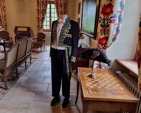 143 Habit d'académicien de Valéry Giscard d'Estaing élu en 2003 au fauteuil n°16