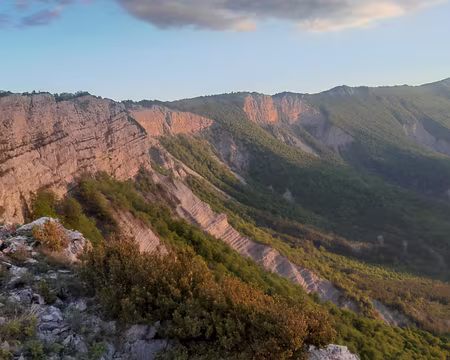 20240511_202307 Derniers rayons de soleil sur la Montagne de Lure.