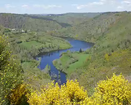 Aubrac_215 Encore Le Bès, qui s’élargit considérablement en amont du barrage de Grandval