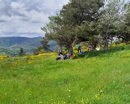 20240520_121154 Pause pique-nique avant notre arrivée à Saint-Chamond.