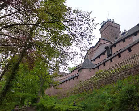 P1190047 ...remanié au XVè s. puis restauré par Guillaume II